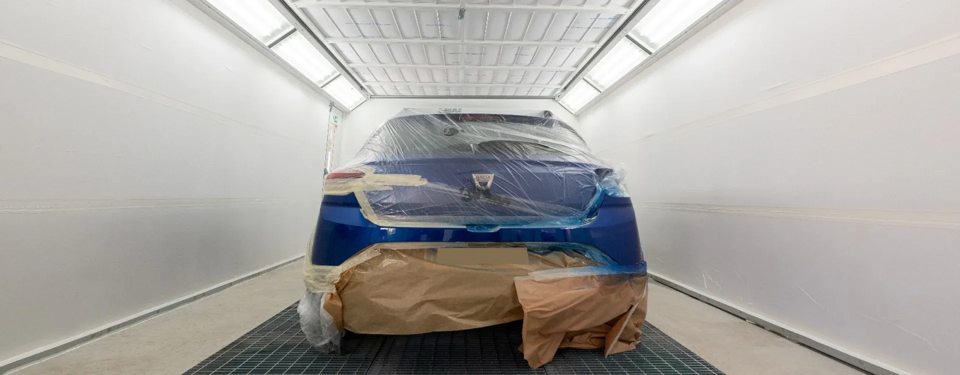 Area di lavoro della carrozzeria Gruer per riparazioni auto